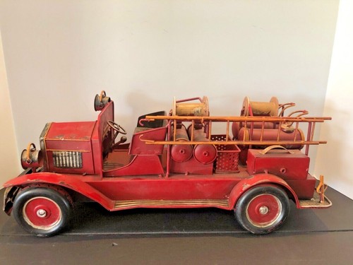 Vintage model tin red - model,
