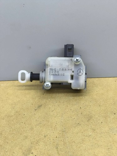 Mercedes benz w211 headrest - mercedes-benz,