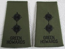Pair Army:"GREEN HOWARDS LIEUTENANT'S SLIP-ON SHOULDER TITLES" (Unused, 1990s)