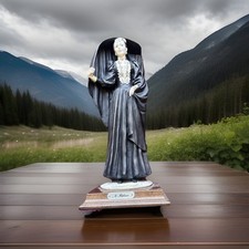 Auro Belcari Figurine Lady in