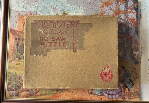 Victory artistic gold - gold, box