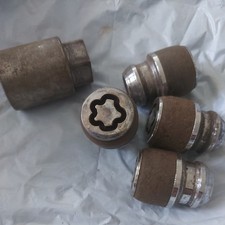 HYUNDAI I20 LOCKING WHEEL NUTS