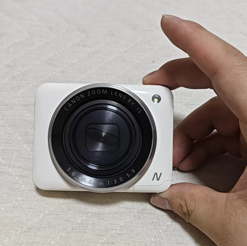 Canon white flip screen - canon,