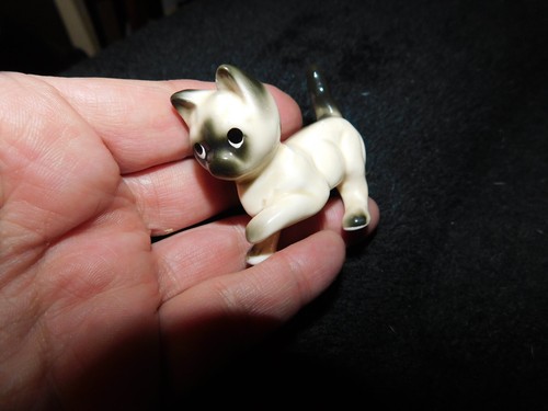 Adorable small glazed china - adorable,