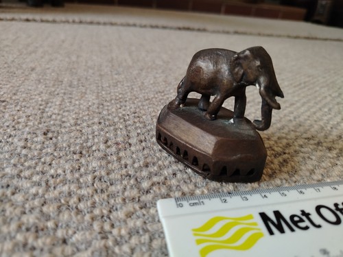 Bronze elephant ornament with