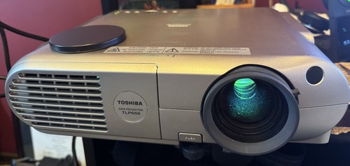Toshiba tlp 650 lcd - tlp-650, projector