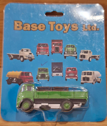 Base toys scale - 1:76, green