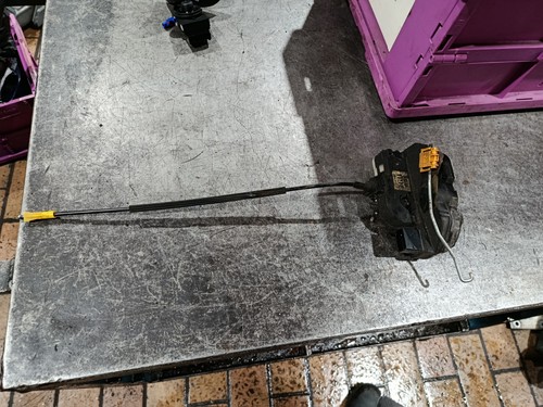 Door lock right - rear, 13579566