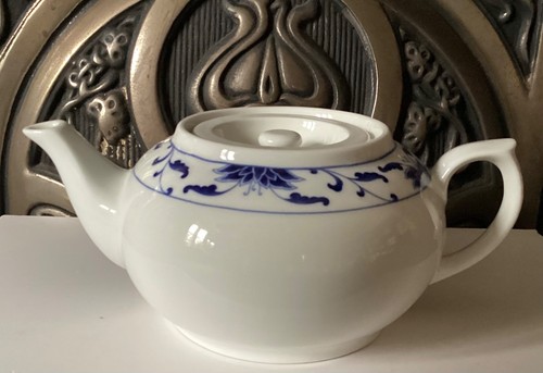 Cameo durable teapot - •,