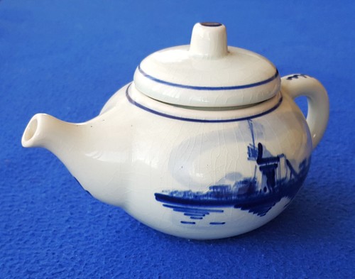 Vintage blue delft teapot - blue,