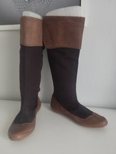 Terra Plana brown fabric and
