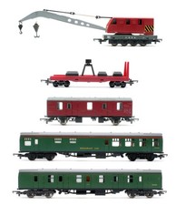 LIMA 'OO' GAUGE LNER BREAKDOWN CRANE & 3 ASSORTED BR COACHES