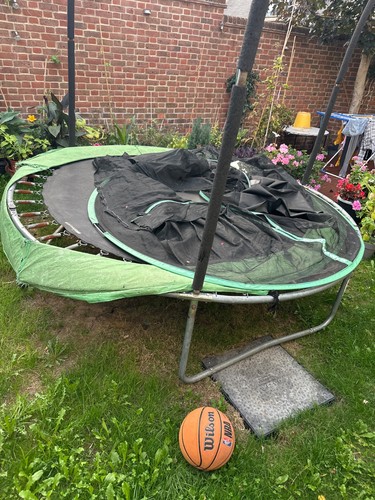 8ft trampoline with enclosure