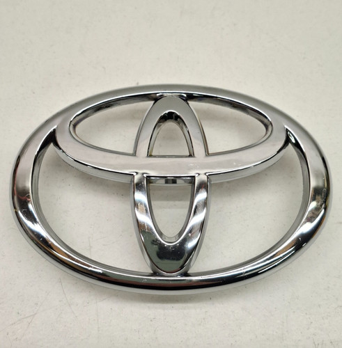 Toyota front emblem - front, badge