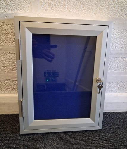 Indoor lockable display - a4,