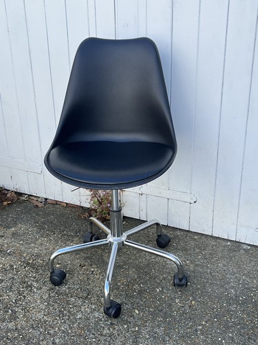 Soho black plastic desk chair - black,