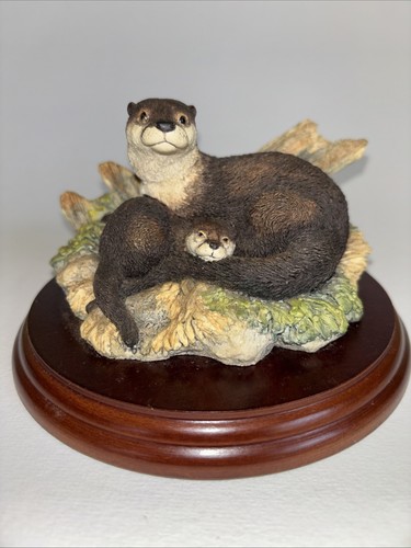 Border fine arts otter - border,
