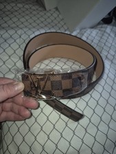 1x Louis Vuitton Belts