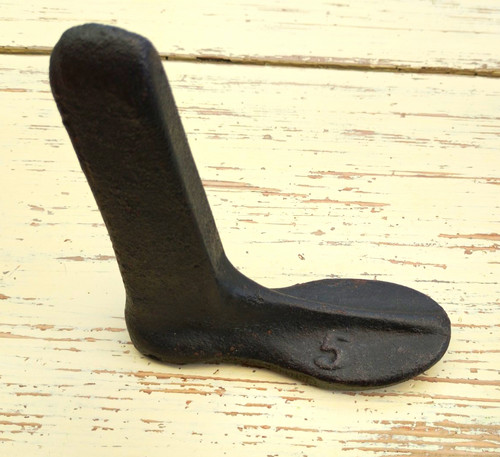 Old heavy cast iron cobblers - old,