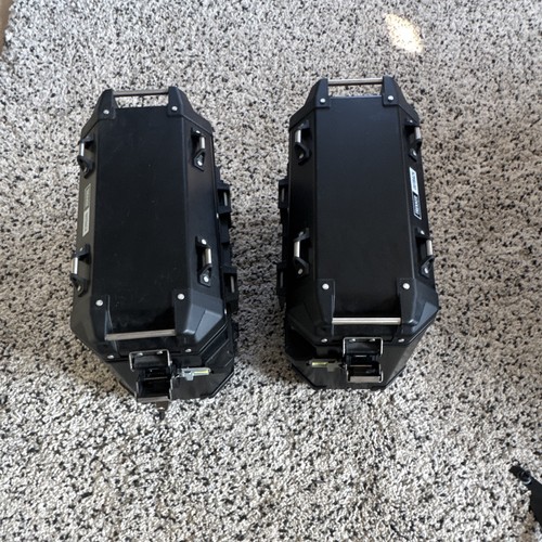 Givi outback black panniers - black,