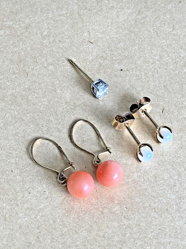 Gold earrings - , .