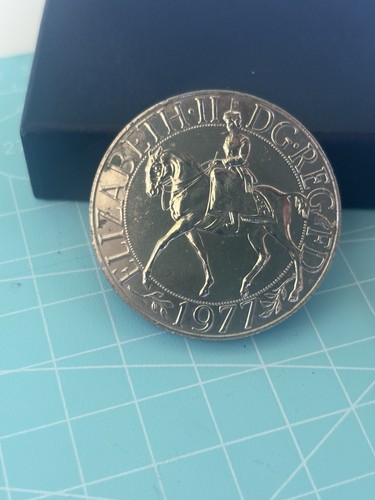 1971 elizabeth crown coin - ii,