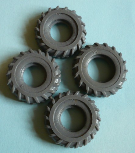 Four meccano grey rubber - meccano,