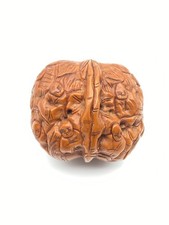 Chinese carved walnut - '1000