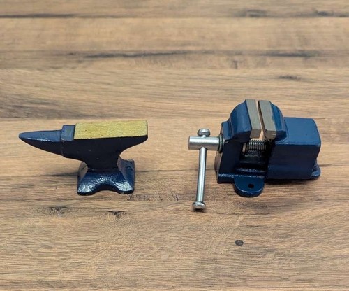 Toolbox mini vice and anvil - mini,