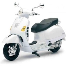 Vespa GTS 300 Super White 1:12