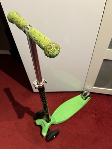 Green scooter - green,