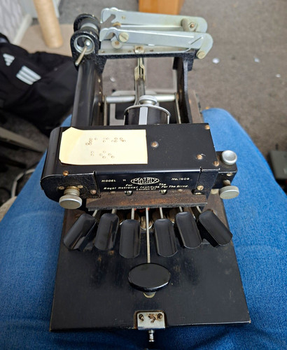 Matrix model vintage braille - matrix,