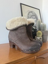 Brown Suede UGG Australia Lynnea Sheepskin Clog Boot Size 5.5