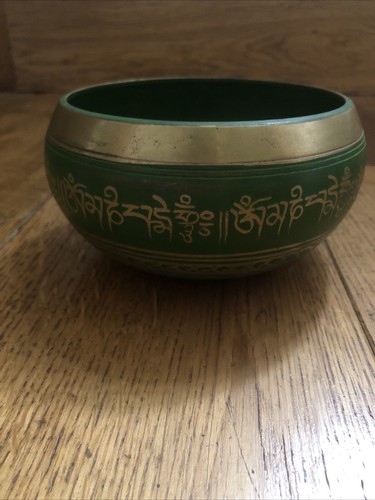 Singing bowl - singing,