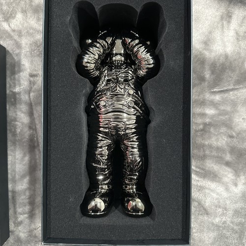 Kaws holiday space metallic - holiday,