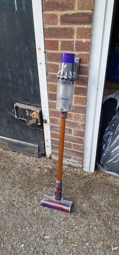 Dyson sv12 v10 vacuum cleaner - dyson,