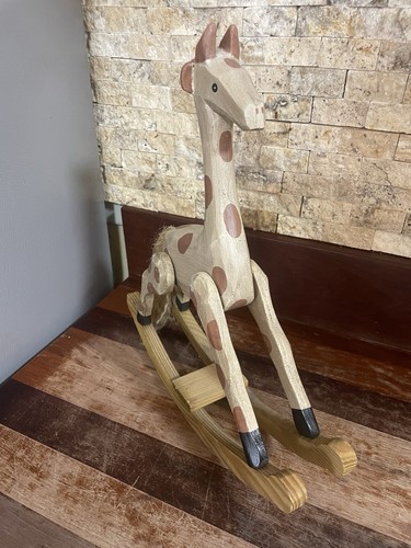 Giraffe boyd bears - bears, wood