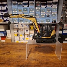 Universal Hobbies - Kubota Excavator KX 080-4 (Gold) - 1:24 -  No.0524 of 1000