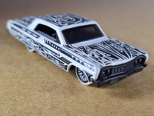 Hot wheels impala white - hot,