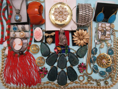 Jewelry lot 30p monet - +30p,