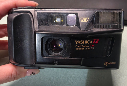 Yashica 35mm point - t3,