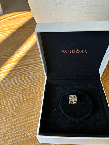 Pandora vintage present - pandora, charm