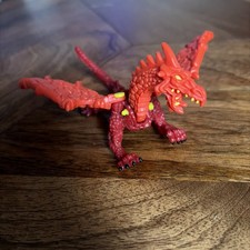 Mighty Max Storms Dragon