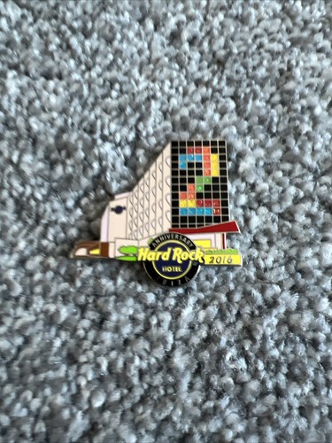Hard rock cafe pin badge - pin,