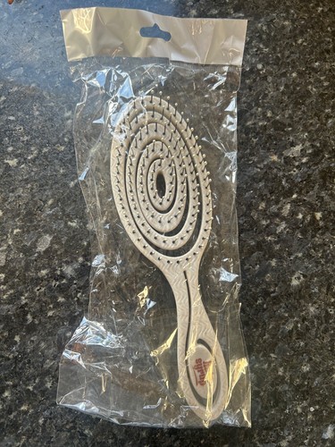 Detangling hair brush