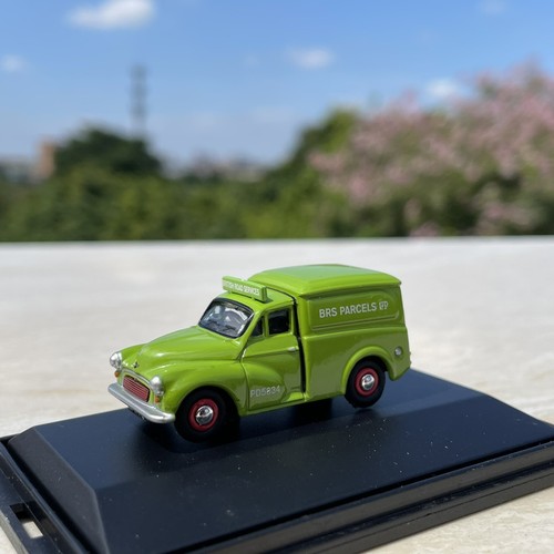 Morris minor van diecast - 1:76,