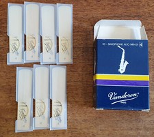 Vandoren Traditional Reeds, Strength 4 for Alto Saxophone, Box of 7 Old-type