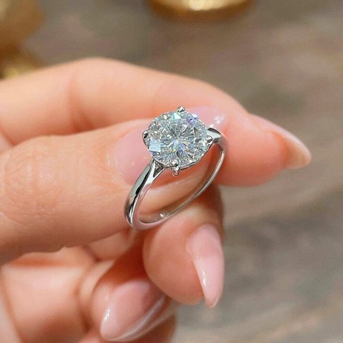 Pretty round cut lab - cut,