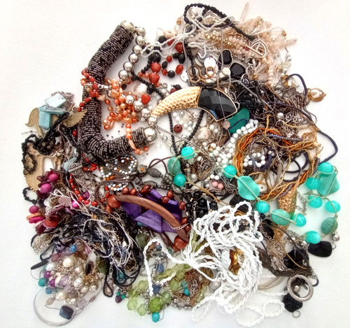 5kg broken costume jewellery - 1.5kg,