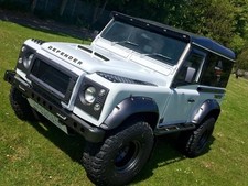 Land Rover Defender puma style